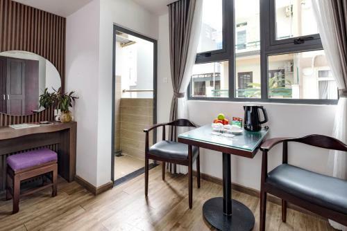 Azura Gold Hotel & Apartment