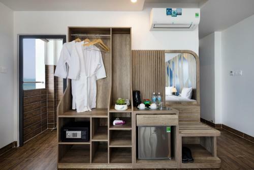Azura Gold Hotel & Apartment