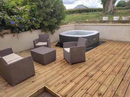 Maison Chaleureuse Avec Spa, Terrasse Et 3 Ch