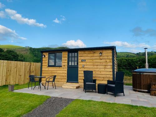 Moat Farm Glamping, The Motte