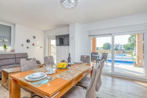 Hostal Mmi Village
