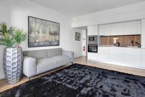 Luminous & Modern Apartment In Monte Estoril