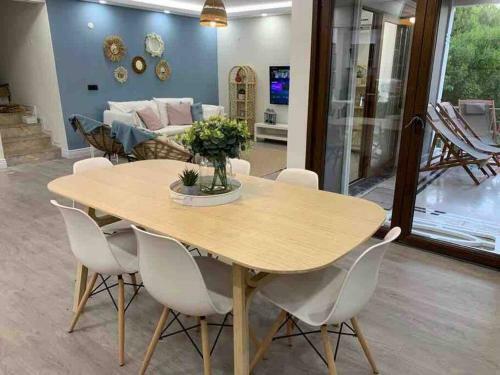 Villa Peaceful Sea Front. 3 Bedrooms House W/ Basement.