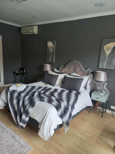 Serene Double Room With Private Bathroom