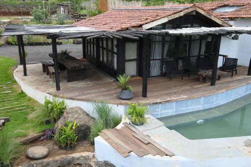 Cliff Cabin With Lake View At Karjat