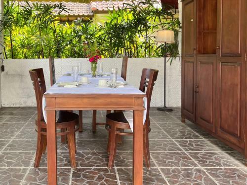 Tropical Oases Lovina