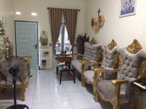 Rumah Cantik Dengan Free Parkir Di Areal Properti