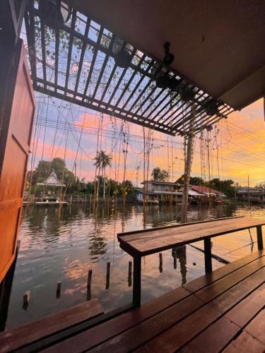 Hotel Humz Canal Stay