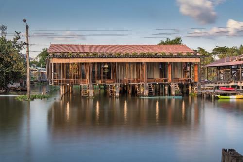 Hotel Humz Canal Stay
