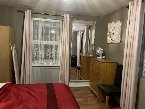 Stunning 2-bed House In Chatham