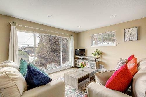 2261 W 73rd Pl