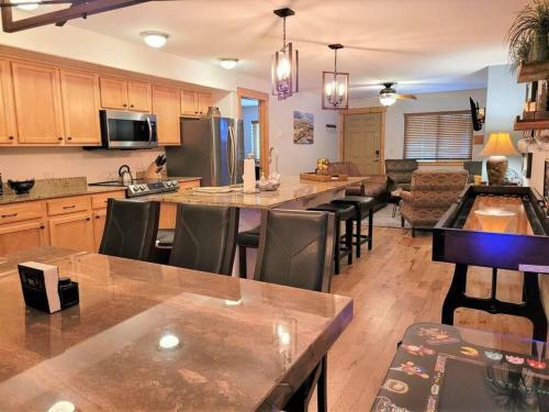 Kitz Condo, Downtown Fun, A/c, Shuffleboard, Xbox