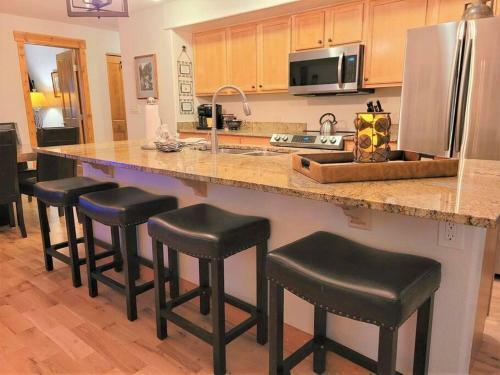 Kitz Condo, Downtown Fun, A/c, Shuffleboard, Xbox