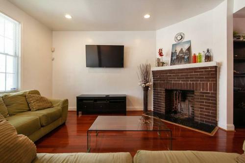 Relaxing, Spacious, Private, Walkable In Petworth!