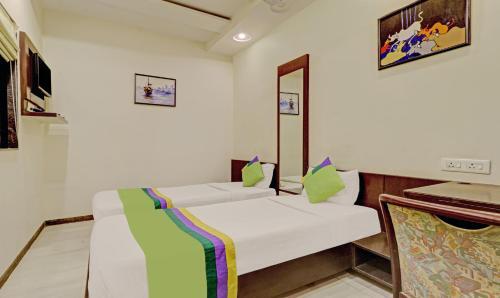 Loharkar Family Hotel (l A Rooms)
