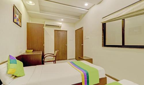 Loharkar Family Hotel (l A Rooms)