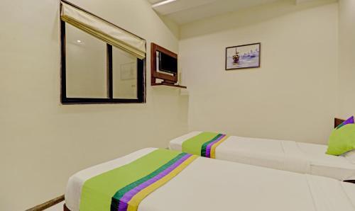 Loharkar Family Hotel (l A Rooms)