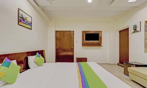 Loharkar Family Hotel (l A Rooms)
