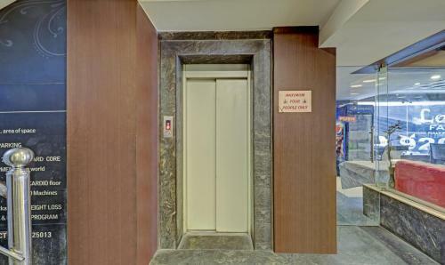 Loharkar Family Hotel (l A Rooms)