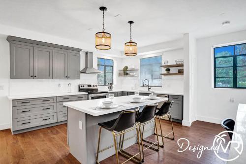 7 Br Villa W Private Heated Pool & Gameroom