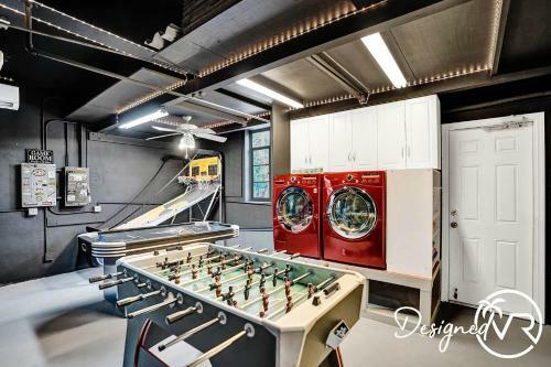 7 Br Villa W Private Heated Pool & Gameroom
