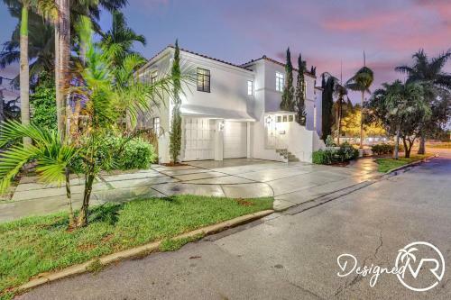 7 Br Villa W Private Heated Pool & Gameroom