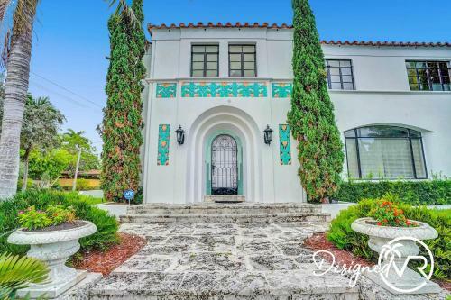 7 Br Villa W Private Heated Pool & Gameroom