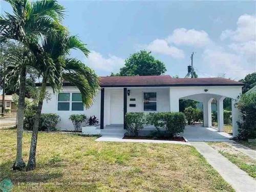 Modern 3/2 Home In Hollywood