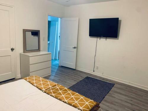 Modern 3/2 Home In Hollywood