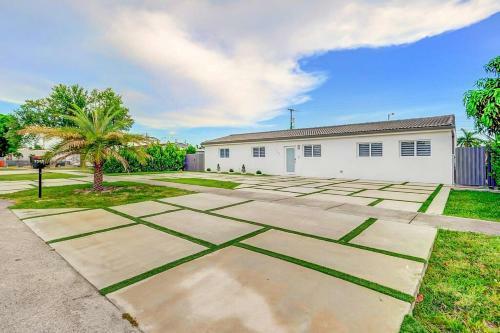 Cozy Paradise,with Heated Pool,near Airport