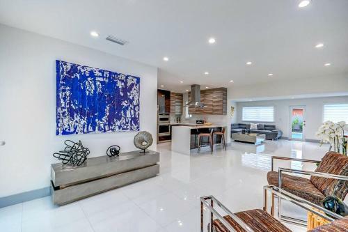 Cozy Paradise,with Heated Pool,near Airport