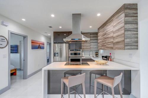 Cozy Paradise,with Heated Pool,near Airport
