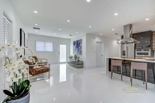 Cozy Paradise,with Heated Pool,near Airport