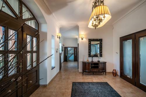Villa Lakeland Residence