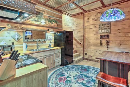 Spacious Blue Ridge Cabin With Private Hot Tub!