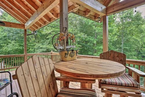 Spacious Blue Ridge Cabin With Private Hot Tub!