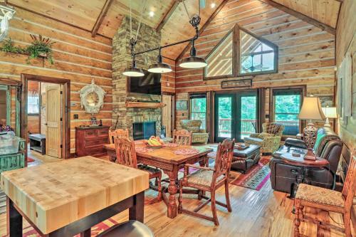 Spacious Blue Ridge Cabin With Private Hot Tub!