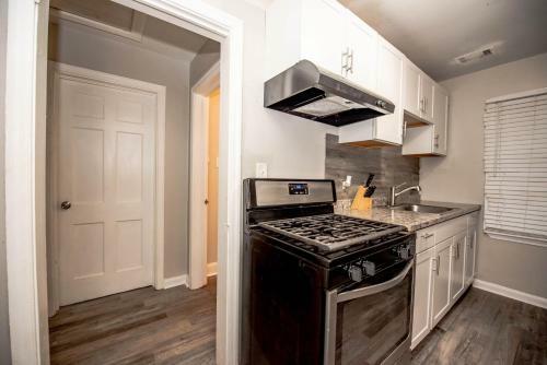 Apartamento Home Mins From City And Airport Apt B