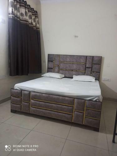 Spot On 91941 Hotel Golden Crown