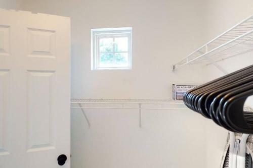 Modern 3 Bed/2.5 Bath House (recently Renovated)