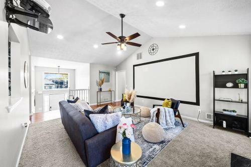 New Modern Home Theatre