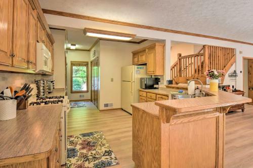 Riverfront Ellijay Home With Game Room And Grill!