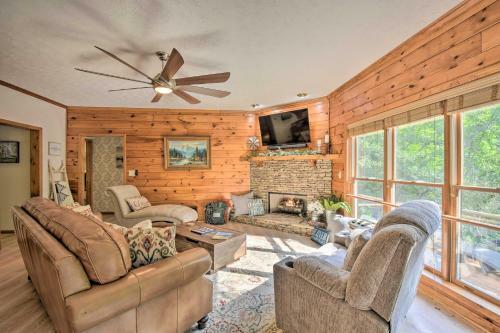 Riverfront Ellijay Home With Game Room And Grill!