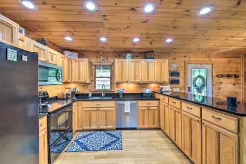 Mineral Bluff Cabin With Hot Tub And Game Room!