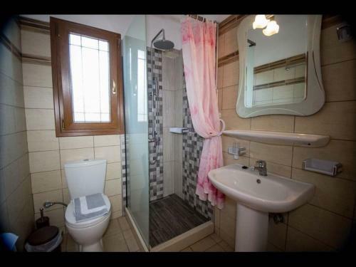 Hostal Room In Apartment - A Spacious And Bright Studio With Balcony
