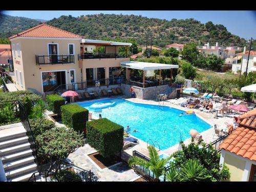 Hostal Room In Apartment - A Spacious And Bright Studio With Balcony