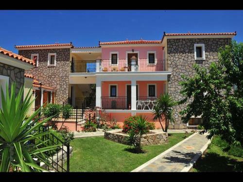 Hostal Room In Apartment - A Spacious And Bright Studio With Balcony