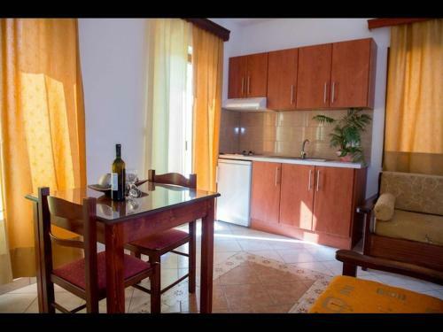 Hostal Room In Apartment - A Spacious And Bright Studio With Balcony