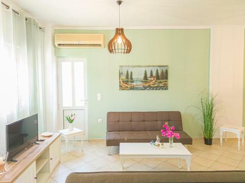 Cosy Apartment - 6 Minutes Walk To The Beach!