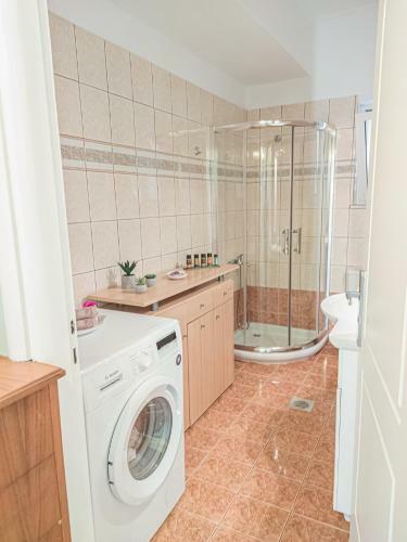 Cosy Apartment - 6 Minutes Walk To The Beach!